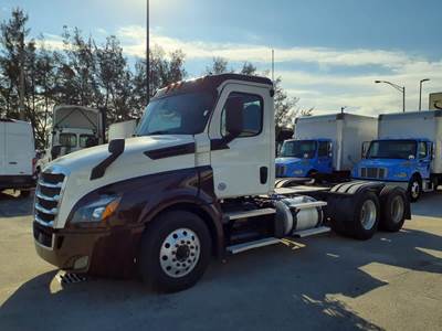 Freightliner Cascadia 126 Day Cab Truck - 450HP, 12 Speed Automatic