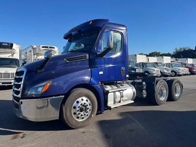 Freightliner Cascadia 126 Day Cab Truck - 450HP, 12 Speed Automatic