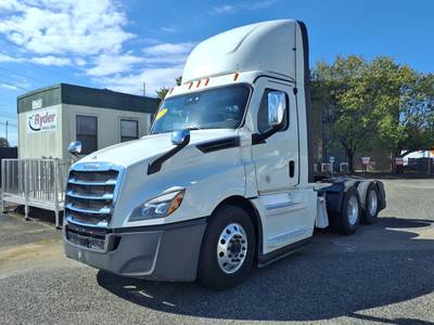 Freightliner Cascadia 126 Day Cab Truck - 455HP, 12 Speed Automatic