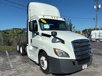 Freightliner Cascadia 126 Day Cab Truck - 450HP, 12 Speed Automatic
