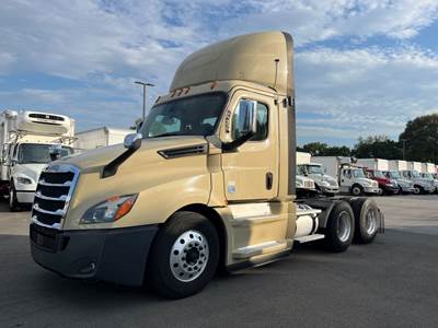 Freightliner Cascadia 126 Day Cab Truck - 455HP, 12 Speed Automatic
