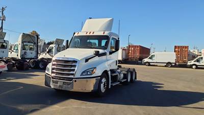 Freightliner Cascadia 126 Day Cab Truck - 455HP, 12 Speed Automatic