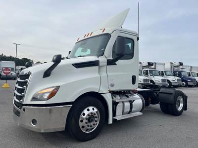 Freightliner Cascadia 126 Single Axle Day Cab Truck - 450HP, 12 Speed Automatic