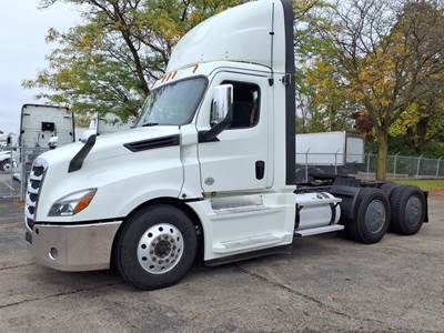 Freightliner Cascadia 126 Day Cab Truck - 435HP, 12 Speed Automatic