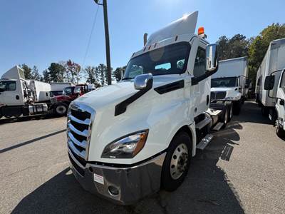 Freightliner Cascadia 126 Day Cab Truck - 455HP, 10 Speed Manual