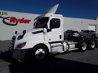 Freightliner Cascadia 126 Day Cab Truck - 455HP, 12 Speed Automatic