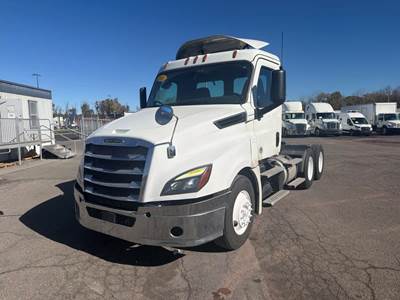 Freightliner Cascadia 126 Day Cab Truck - 455HP, 12 Speed Automatic