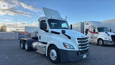 Freightliner Cascadia 126 Day Cab Truck - 450HP, 10 Speed Automatic