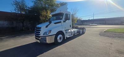 Freightliner Cascadia 126 Day Cab Truck - 455HP, 12 Speed Automatic