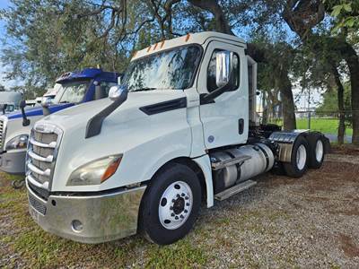 Freightliner Cascadia 126 Day Cab Truck - 450HP, 10 Speed Automatic
