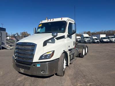 Freightliner Cascadia 126 Day Cab Truck - 500HP, 13 Speed Automatic
