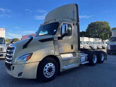 Freightliner Cascadia 126 Day Cab Truck - 455HP, 12 Speed Automatic