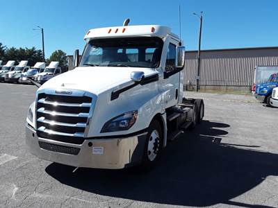 Freightliner Cascadia 126 Day Cab Truck - 455HP, 10 Speed Manual