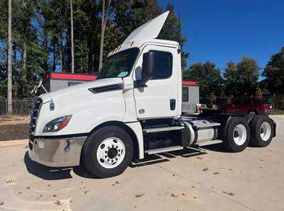 Freightliner Cascadia 126 Day Cab Truck - 455HP, 12 Speed Automatic