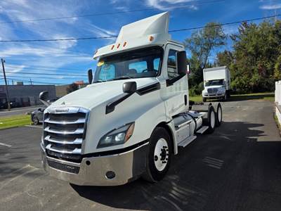 Freightliner Cascadia 126 Day Cab Truck - 455HP, 12 Speed Automatic