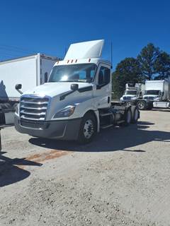 Freightliner Cascadia 126 Day Cab Truck - 450HP, 12 Speed Automatic