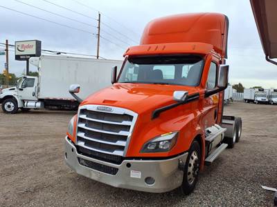 Freightliner Cascadia 126 Day Cab Truck - 505HP, 12 Speed Automatic