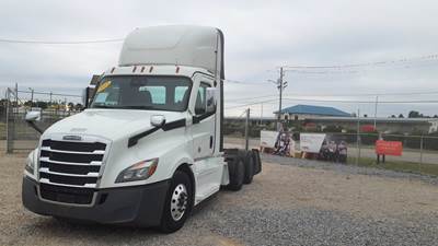 Freightliner Cascadia 126 Day Cab Truck - 455HP, 12 Speed Automatic
