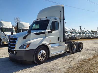 Freightliner Cascadia 126 Day Cab Truck - 400HP, 12 Speed Automatic
