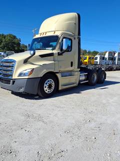 Freightliner Cascadia 126 Day Cab Truck - 455HP, 12 Speed Automatic