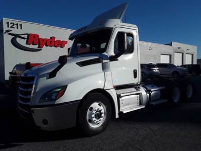 Freightliner Cascadia 126 Day Cab Truck - 455HP, 12 Speed Automatic