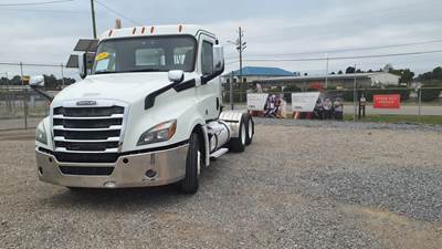 Freightliner Cascadia 126 Day Cab Truck - 450HP, 10 Speed Automatic