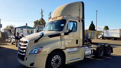 Freightliner Cascadia 126 Day Cab Truck - 455HP, 12 Speed Automatic