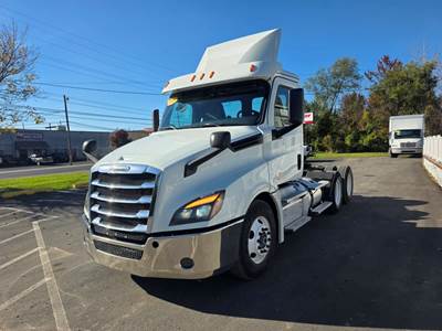 Freightliner Cascadia 126 Day Cab Truck - 455HP, 12 Speed Automatic