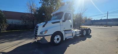 Freightliner Cascadia 126 Day Cab Truck - 455HP, 12 Speed Automatic