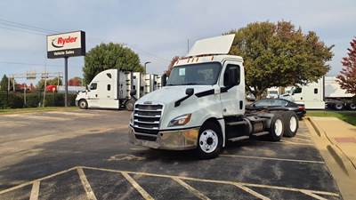 Freightliner Cascadia 126 Day Cab Truck - 455HP, 12 Speed Automatic