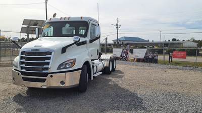 Freightliner Cascadia 126 Day Cab Truck - 450HP, 10 Speed Automatic