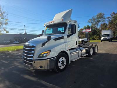 Freightliner Cascadia 126 Day Cab Truck - 455HP, 12 Speed Automatic