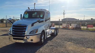 Freightliner Cascadia 126 Day Cab Truck - 450HP, 10 Speed Automatic