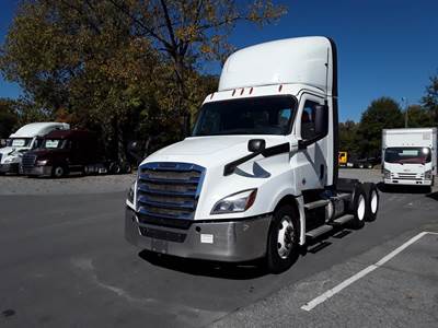 Freightliner Cascadia 126 Day Cab Truck - 455HP, 12 Speed Automatic
