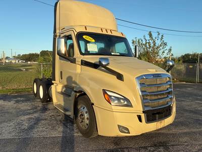 Freightliner Cascadia 126 Day Cab Truck - 455HP, 12 Speed Automatic