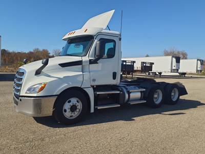 Freightliner Cascadia 126 Day Cab Truck - 450HP, 12 Speed Automatic
