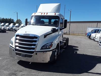 Freightliner Cascadia 126 Day Cab Truck - 450HP, 12 Speed Automatic