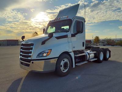 Freightliner Cascadia 126 Day Cab Truck - 450HP, 12 Speed Automatic