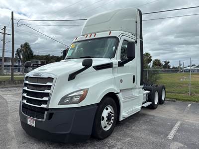 Freightliner Cascadia 126 Day Cab Truck - 450HP, 12 Speed Automatic
