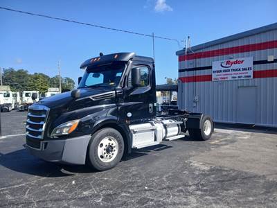 Freightliner Cascadia 126 Single Axle Day Cab Truck - 450HP, 12 Speed Automatic