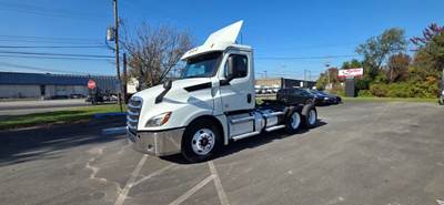 Freightliner Cascadia 126 Day Cab Truck - 455HP, 12 Speed Automatic