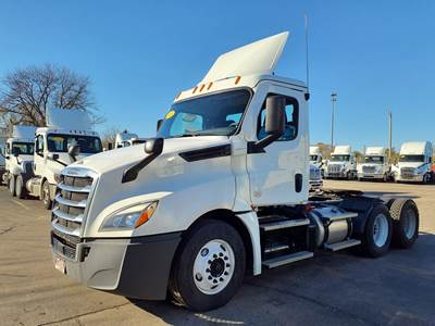 Freightliner Cascadia 126 Day Cab Truck - 450HP, 10 Speed Manual