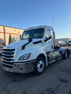 Freightliner Cascadia 126 Day Cab Truck - 450HP, 10 Speed Manual