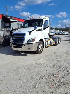 Freightliner Cascadia 126 Day Cab Truck - 450HP, 10 Speed Automatic