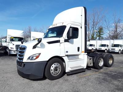 Freightliner Cascadia 126 Day Cab Truck - 400HP, 12 Speed Automatic