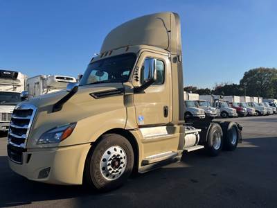 Freightliner Cascadia 126 Day Cab Truck - 455HP, 12 Speed Automatic