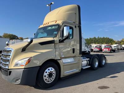 Freightliner Cascadia 126 Day Cab Truck - 455HP, 12 Speed Automatic