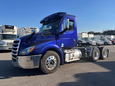 Freightliner Cascadia 126 Day Cab Truck - 450HP, 12 Speed Automatic