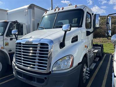 Freightliner Cascadia Day Cab Truck - 450HP, 10 Speed Manual