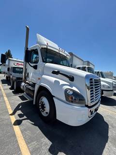Freightliner Cascadia Day Cab Truck - 470HP, 12 Speed Automatic